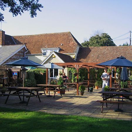 The Pelican Inn Stapleford (Wiltshire) Exterior foto