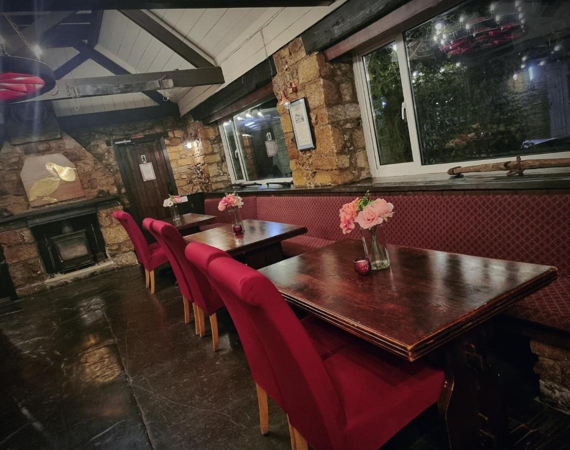 The Pelican Inn Stapleford (Wiltshire) Exterior foto