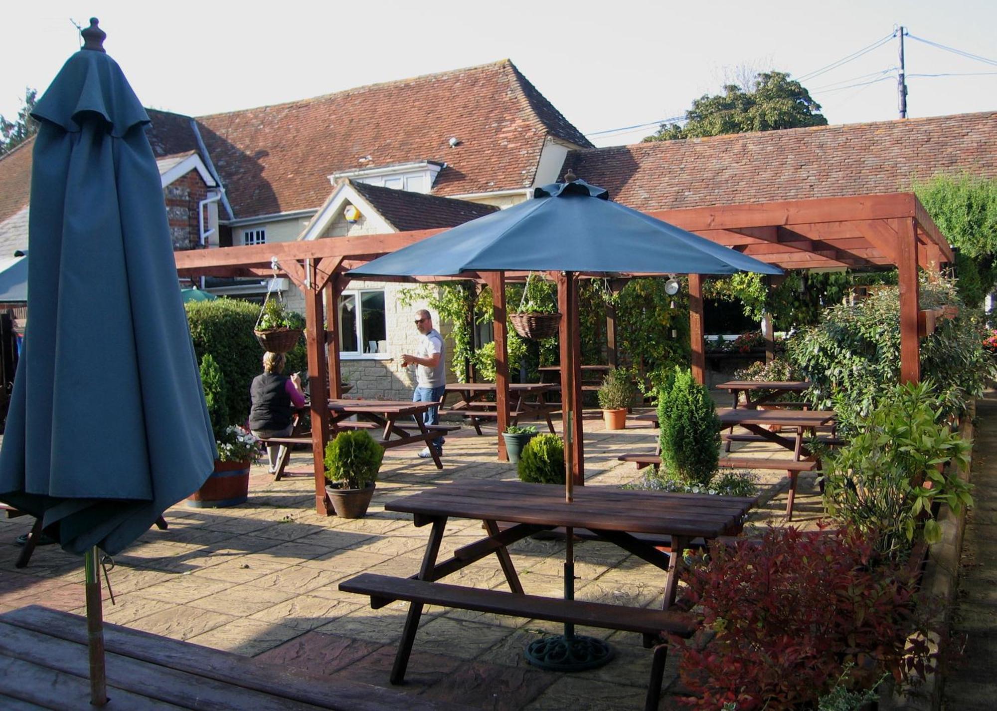 The Pelican Inn Stapleford (Wiltshire) Exterior foto