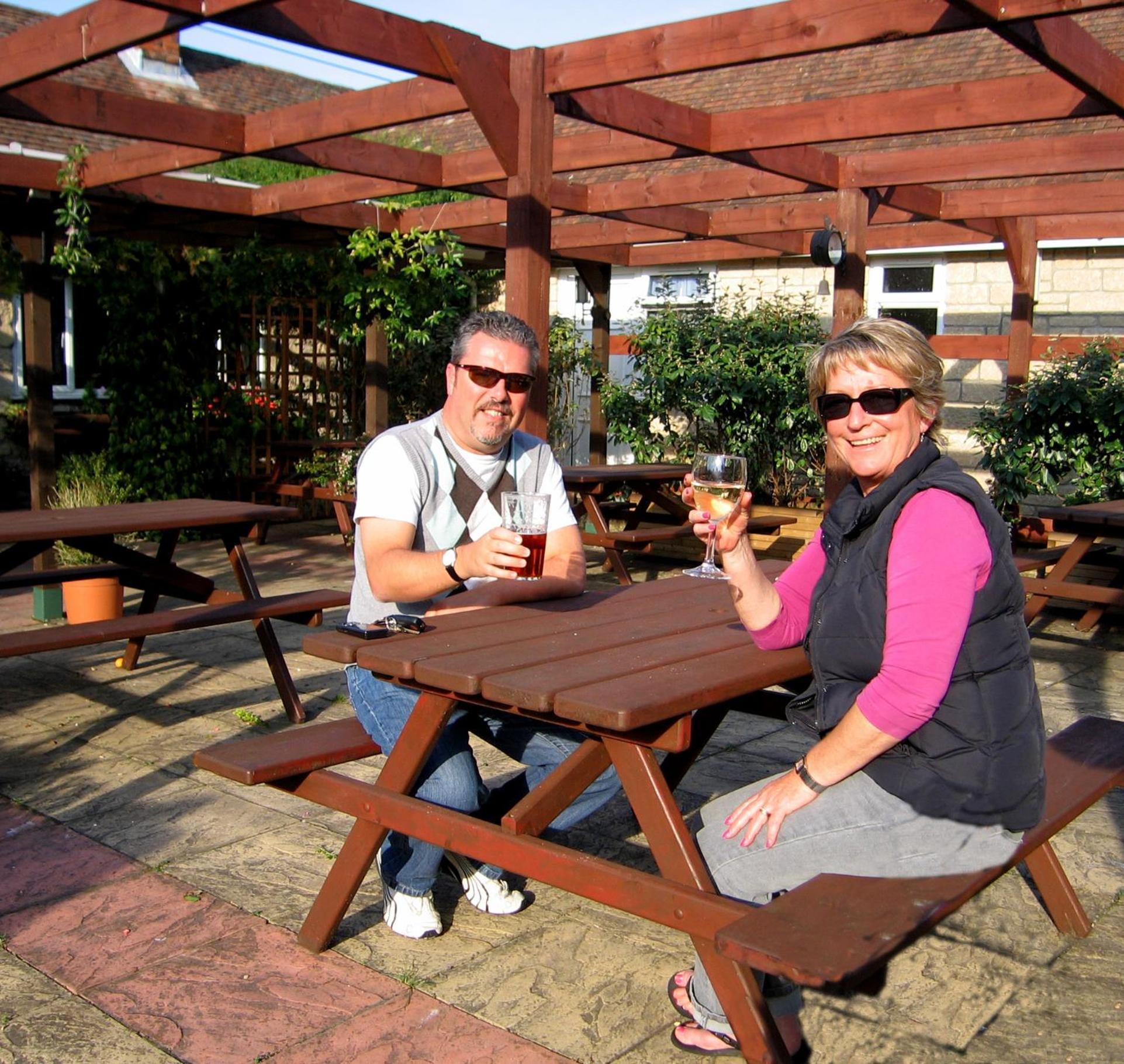 The Pelican Inn Stapleford (Wiltshire) Exterior foto